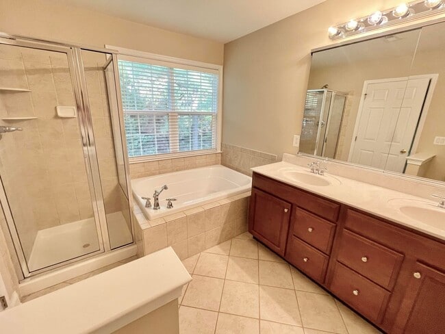 Building Photo - 9519 Dellbrook Ct