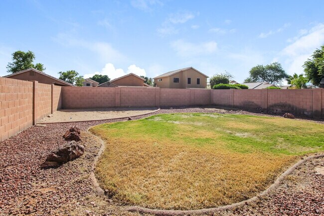 Building Photo - 8635 W Kathleen Rd