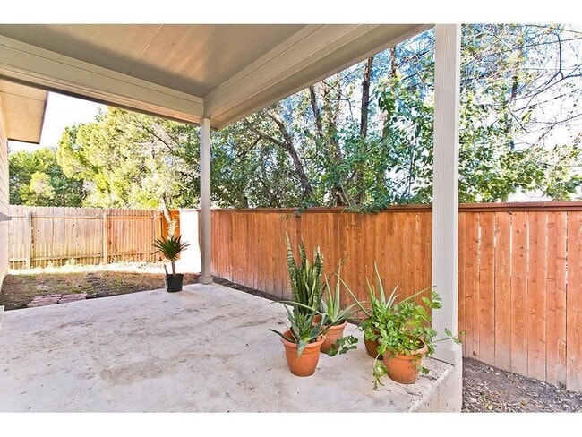 Building Photo - 9802 Tanglemede St