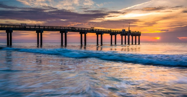 Building Photo - Coastal Townhouse, Fun Restaurants, Beaches and Shopping