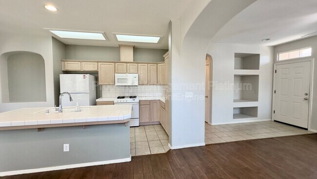 Building Photo - 643 W Casanova Ln
