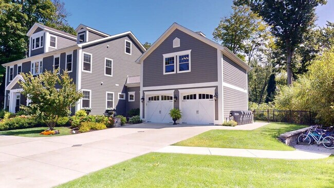 Building Photo - 63 N Shore Dr