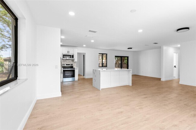 Building Photo - 14171 SW 37th Ct