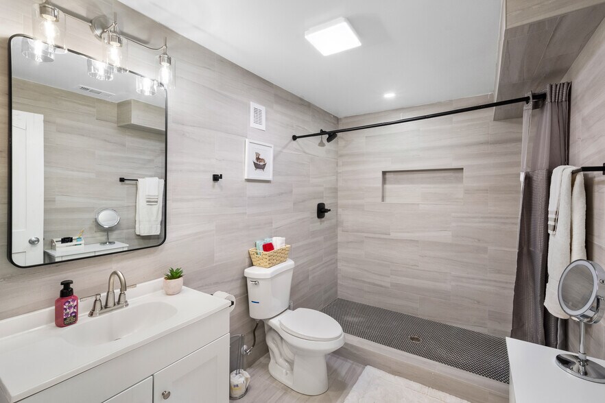 Building Photo - 3409 McGavock Pike