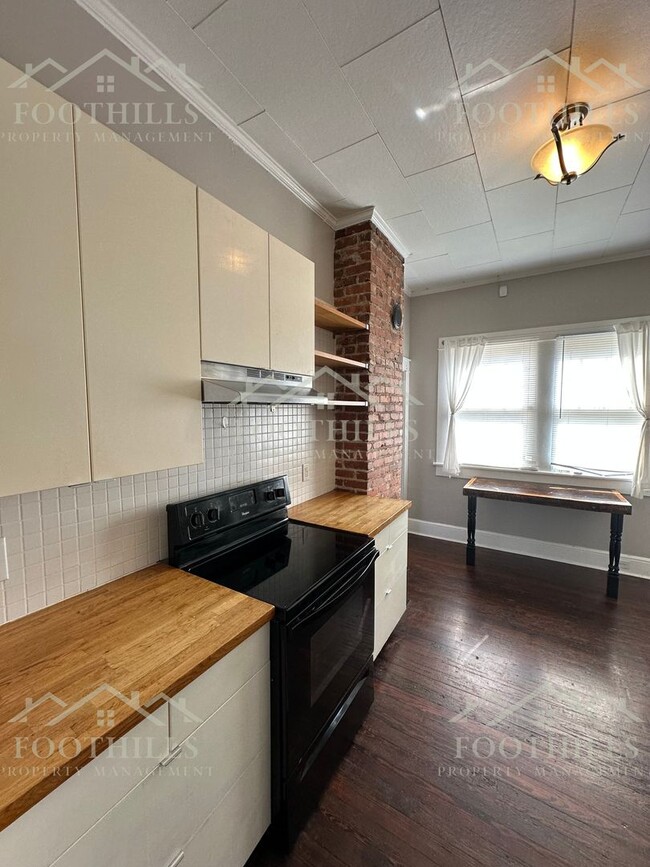 Building Photo - 3 Bedrooms | 2 Bathrooms | Near Anderson U...