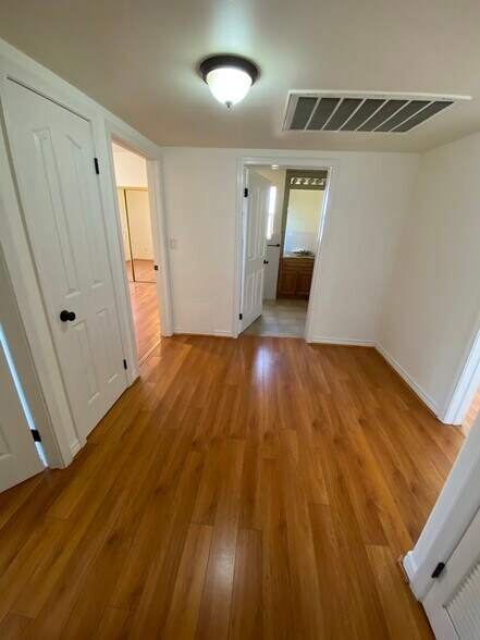 Building Photo - 428 E Santa Anita Ave