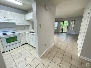 Building Photo - Updated, polished 2br END UNIT in Mill Cre...