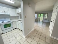 Building Photo - Updated, polished 2br END UNIT in Mill Cre...