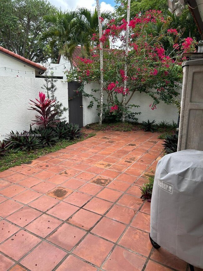 Building Photo - 11335 SW 134th Ave