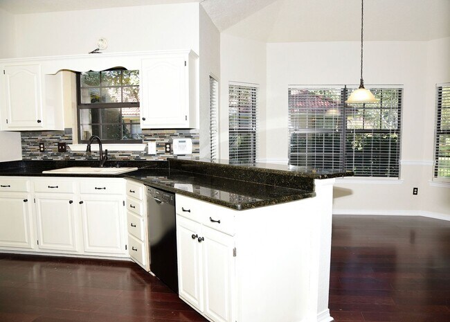 Building Photo - Spacious 4 Bedroom in Southwind at Bluewater Bay!