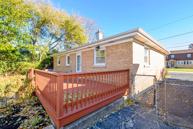 Building Photo - 10838 S Neenah Ave