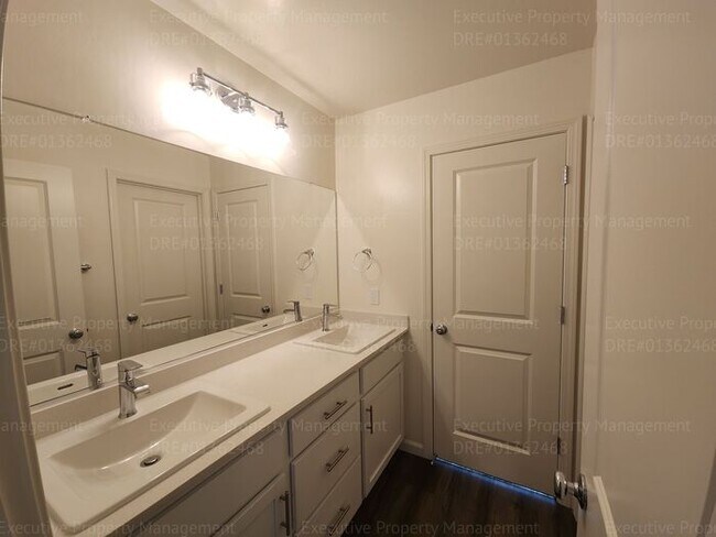Building Photo - 4 bedroom 3 bathroom corner lot home near Gosford Rd/ McKee Rd