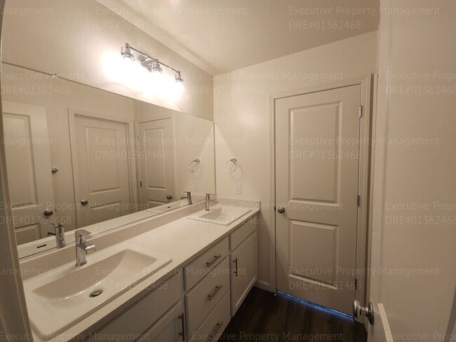 Building Photo - Newly constructed 4 bedroom/ 3 bathroom co...