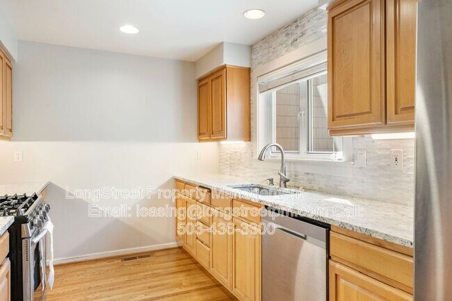 Building Photo - 10247 NW Village Heights Dr