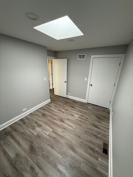 Building Photo - 744 W Gordon Terrace