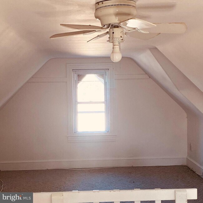 Building Photo - 328 S Broadway