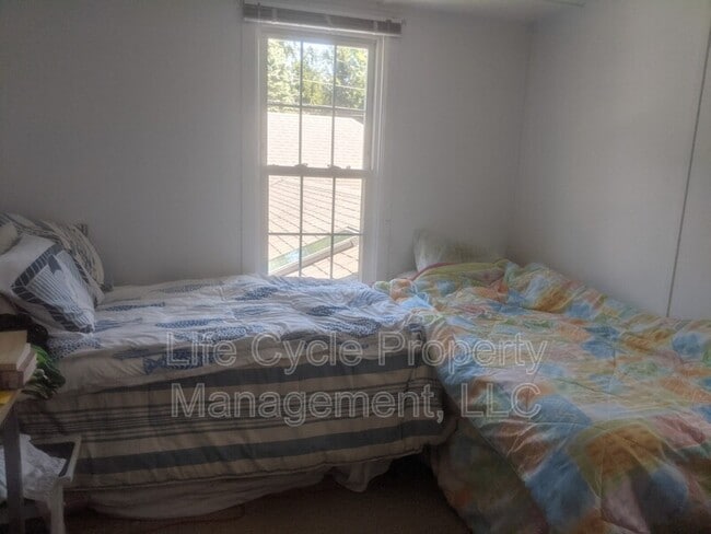 Building Photo - 2421 Lakefront Dr