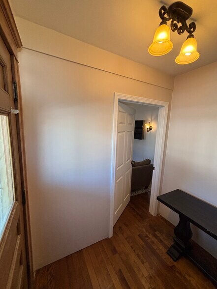 Building Photo - 460 Burncoat St