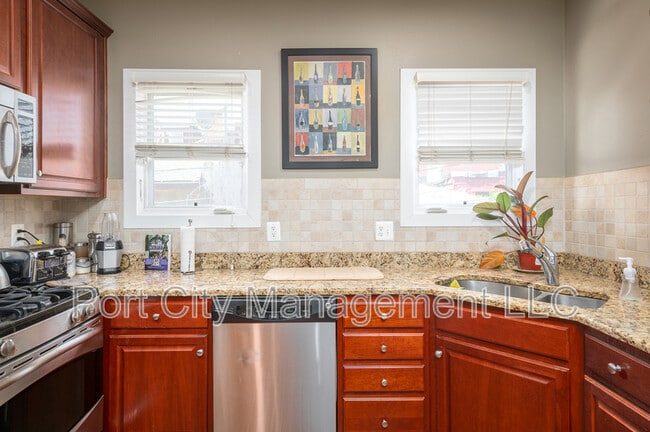 Building Photo - 9 Yogurt Ln