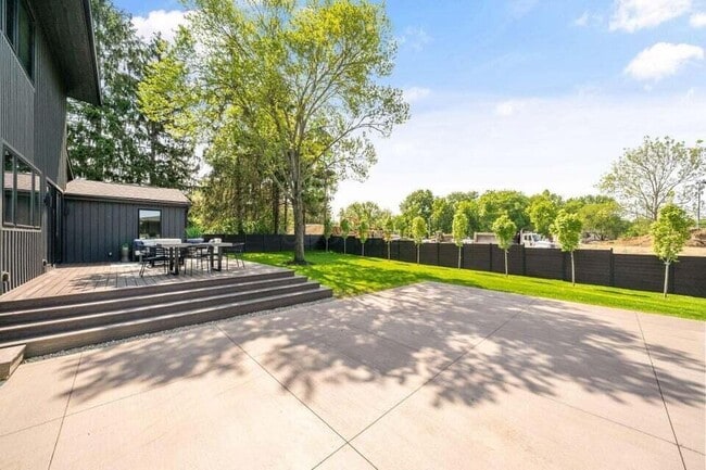 Building Photo - 2777 Donna Dr