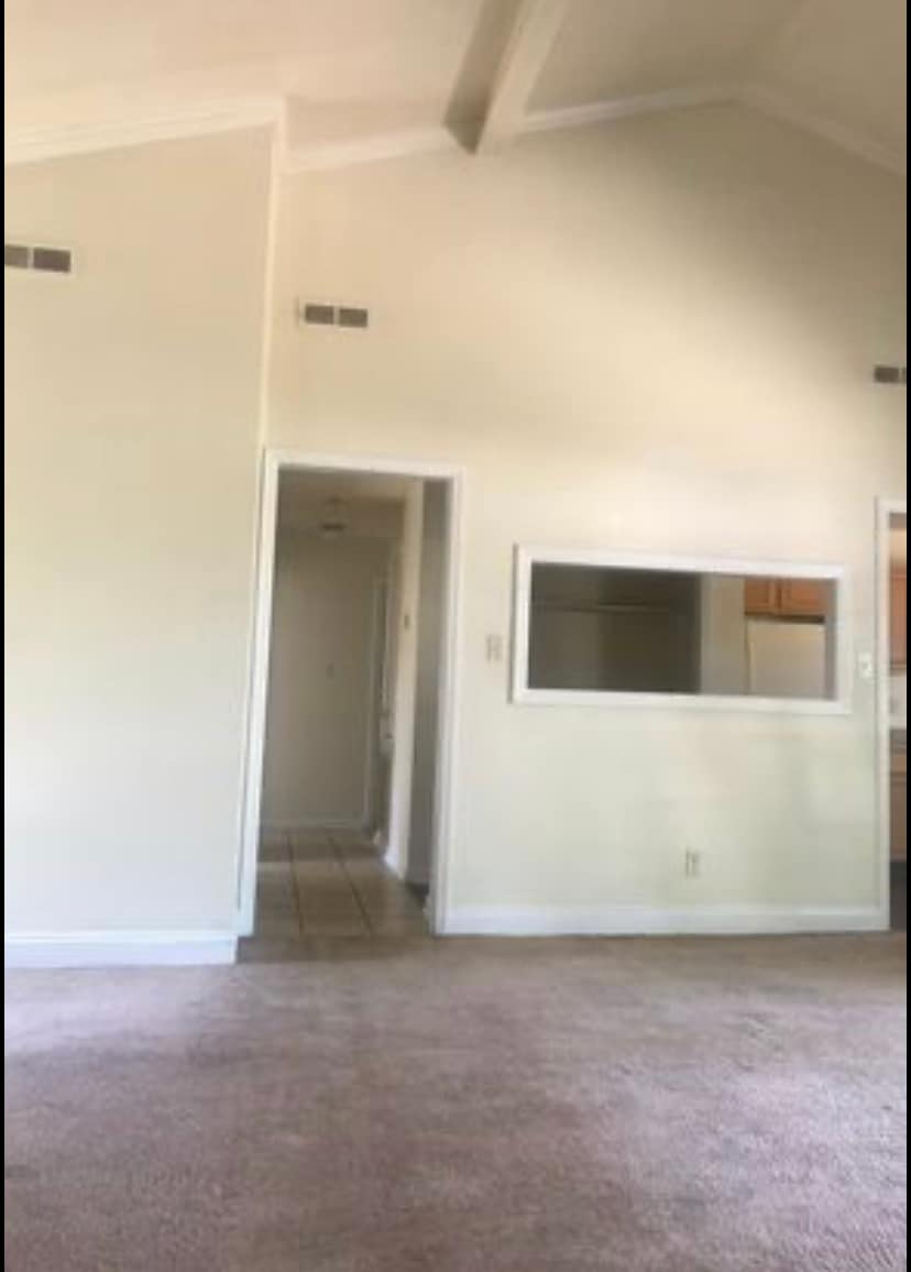 Building Photo - 615 Emerald Dr
