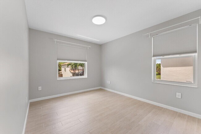 Building Photo - 9825 Scribner Ln