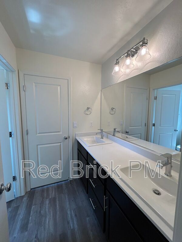 Building Photo - 38 River Oak Ct