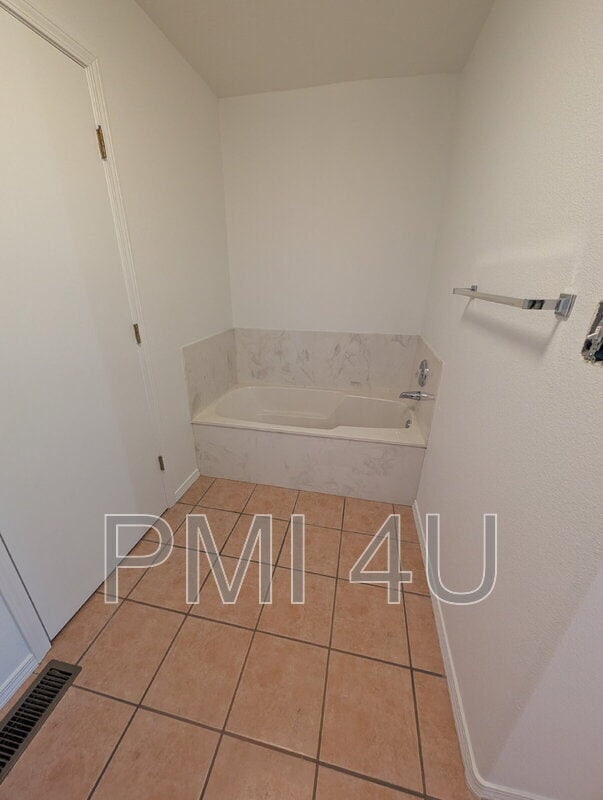 Building Photo - 7105 Casa Elena Dr NE