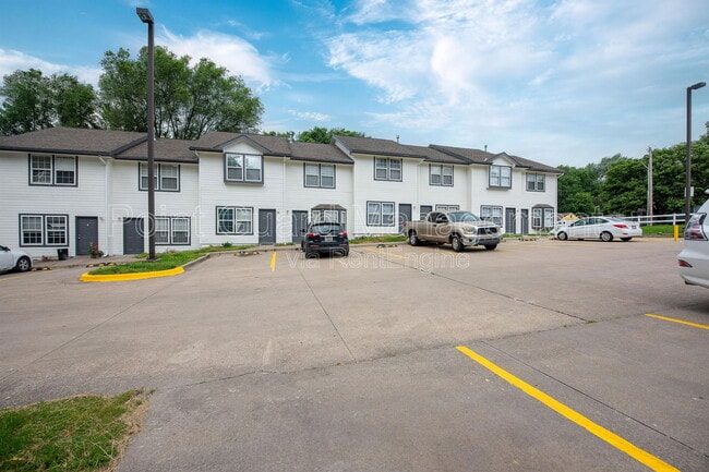 Building Photo - 955 Leroy St