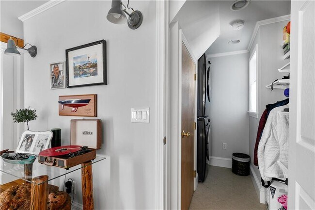 Building Photo - 17 West St