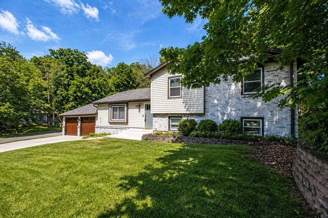 Building Photo - 3104 Oak Lawn Dr