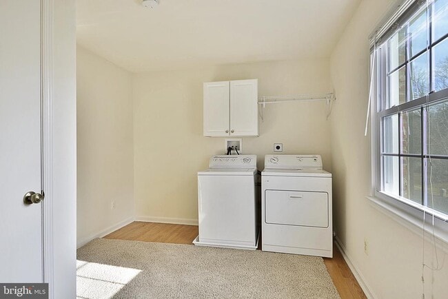 Building Photo - 10121 Donegal Ct