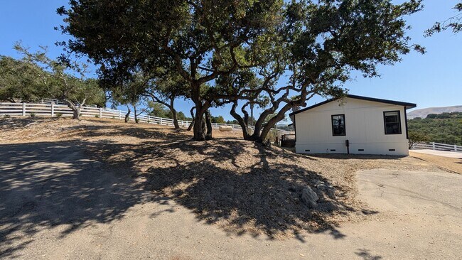 Building Photo - 9212 794-798 Manuela Way