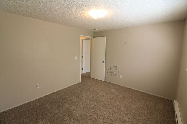 Building Photo - 1409 W 14th Ave