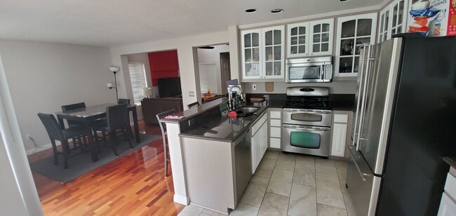 Building Photo - Gorgeous 3 Bed, 2.5 Bath Townhome In Ranch...