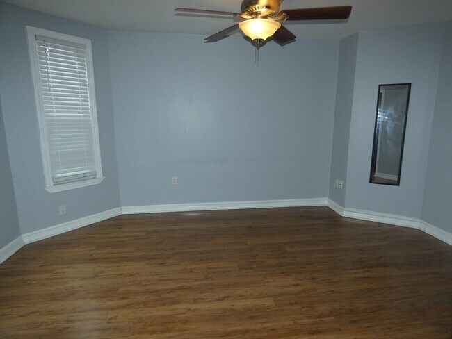 Building Photo - 15 Cypress St