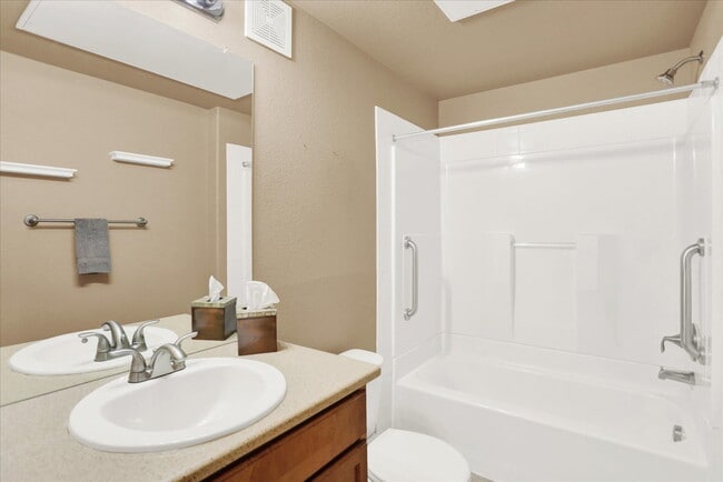 Building Photo - (11RO#401) Clocktower Condo - 1 bedroom, 1 bath.