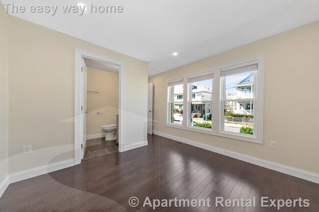 Building Photo - 43 Wright Ave