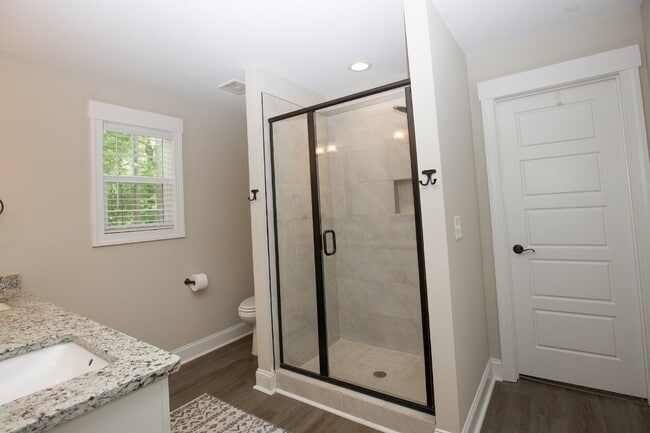 Building Photo - "Charming 4-Bedroom Retreat with Fireplace and 3 Full Baths in Aberdeen!"