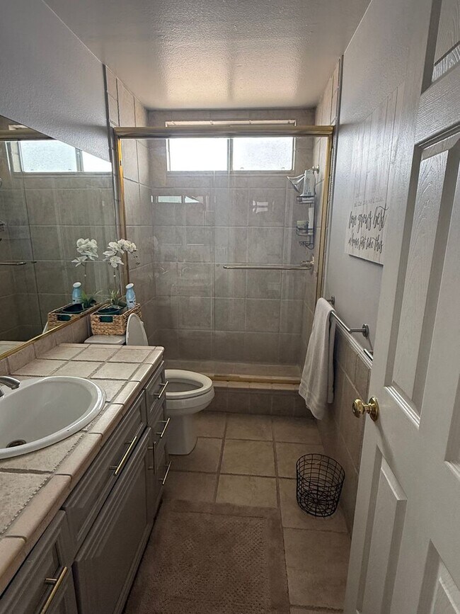 Building Photo - Remodeled 2 Bed, 2 Bath Condo in Quiet Gated Lomita Community