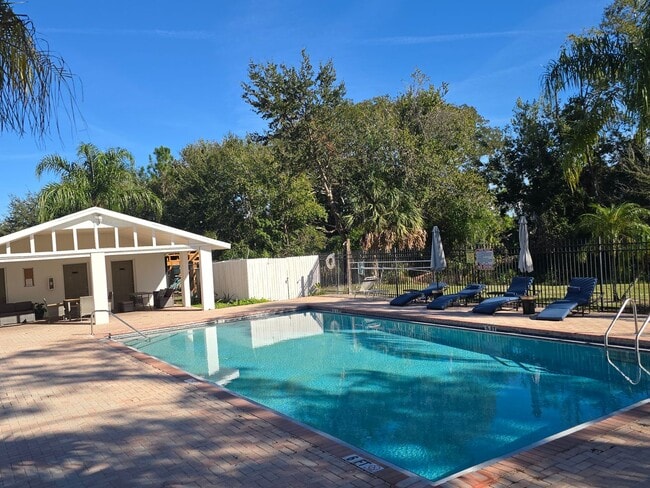 Building Photo - 2-Bedroom, 2-Bathroom Condo in Land O' Lakes