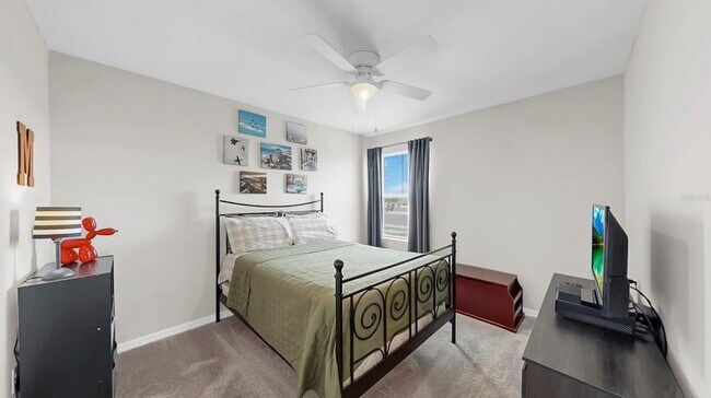 Building Photo - Spacious 5bed - With Amenities!