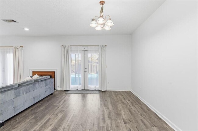 Building Photo - 1512 Stoneleigh Way