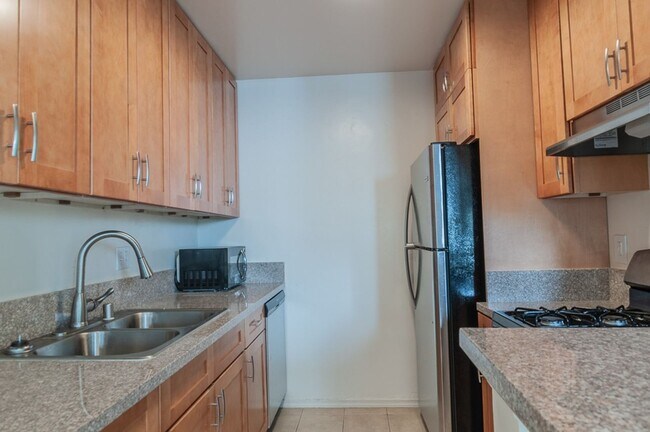 Building Photo - Beautiful 2 bed 2 bath for rent