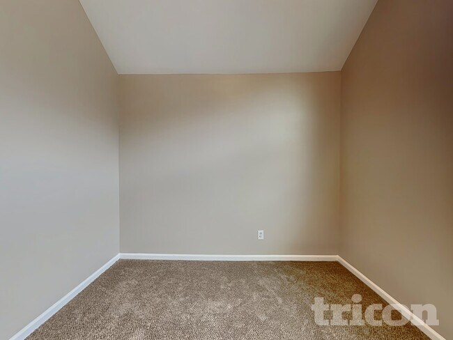 Building Photo - 209 Arbor Dr