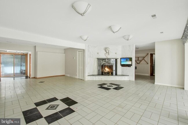 Building Photo - 6561 Shady Side Rd