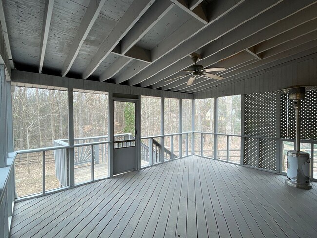 Building Photo - Spacious and modernized 4 bedroom home ful...