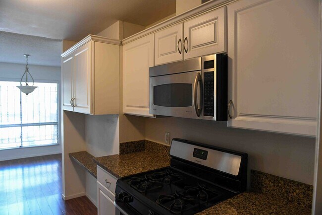 Building Photo - A Charming Westside Rental