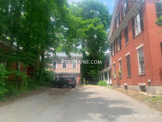 Building Photo - 13 Hudson St