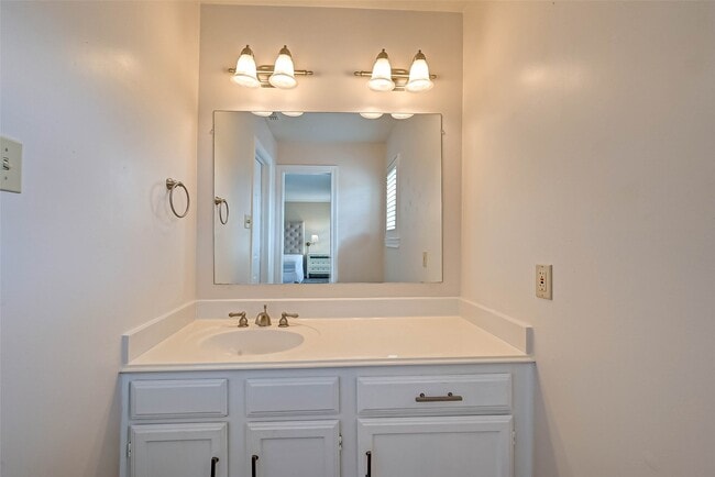 Building Photo - 600 Wilcrest Dr